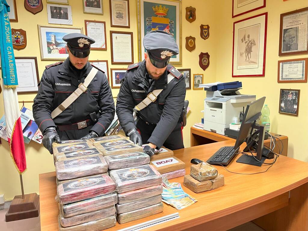 Fiumicino, duro colpo allo spaccio: sequestrati 70 chili di cocaina. Arrestato 26enne