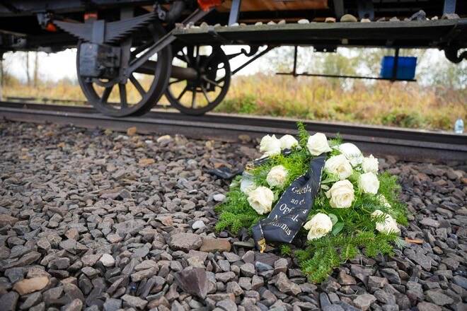 Giornata della Memoria, Gualtieri: “Roma fu offesa da quell’orrore: un’infamia che non possiamo dimenticare”