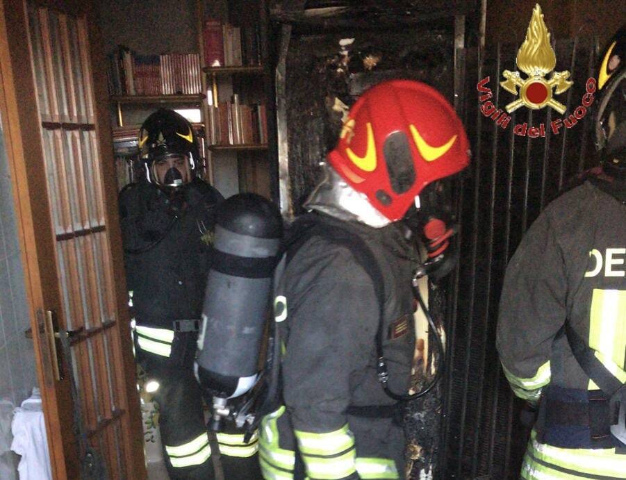 Civitavecchia, incendio in un appartamento: in fiamme la cucina