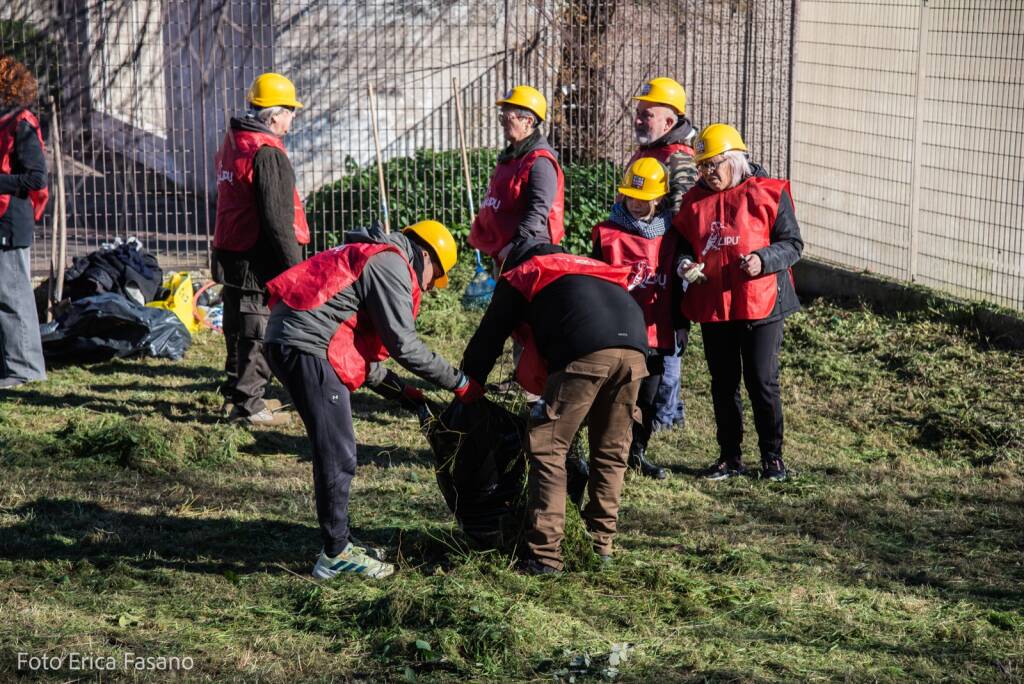 Fiumicino, “E’ stato bello e lo rifacciamo”: continua la pulizia del parco intorno alla Liburna