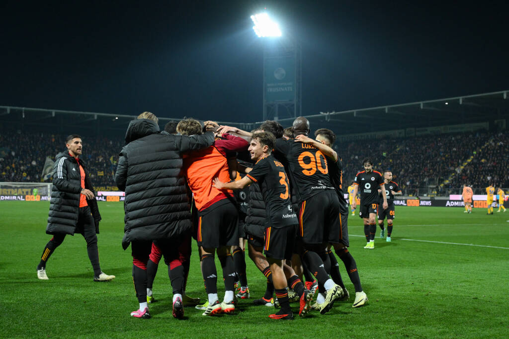 La Roma cala il tris sul Frosinone: i giallorossi attendono il Feyenoord