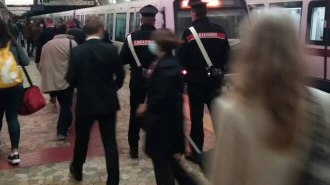 Roma, furti e scippi in metro: stretta dei Carabinieri contro i borseggiatori