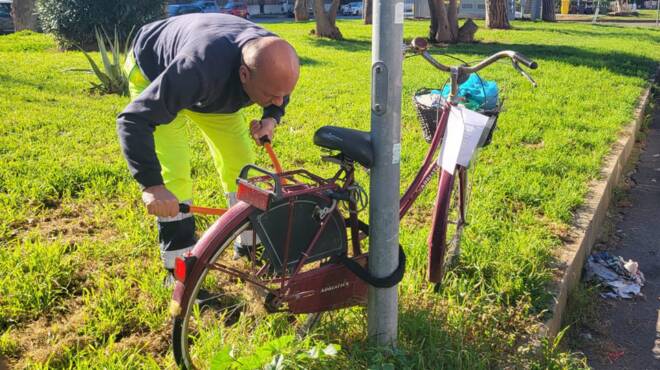 A Cerveteri un progetto “anti-degrado”: rimosse 12 biciclette abbandonate sul suolo pubblico