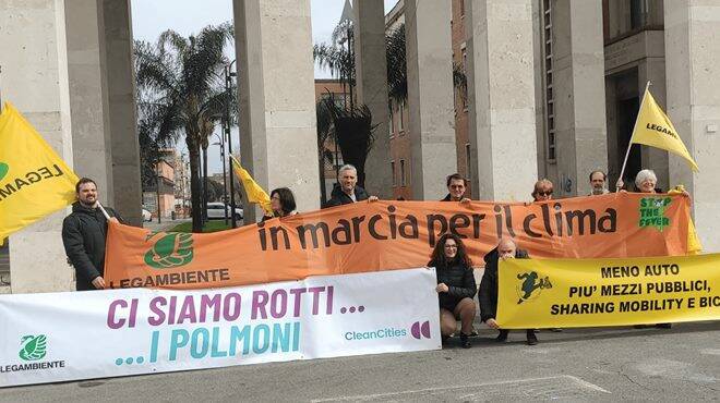 “Ci siamo rotti… i polmoni”: la campagna “Città2023” di Legambiente fa tappa a Latina