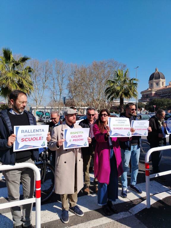 Nel Lazio troppi morti sulle strade, Azione manifesta davanti il X Municipio: "Ora basta"