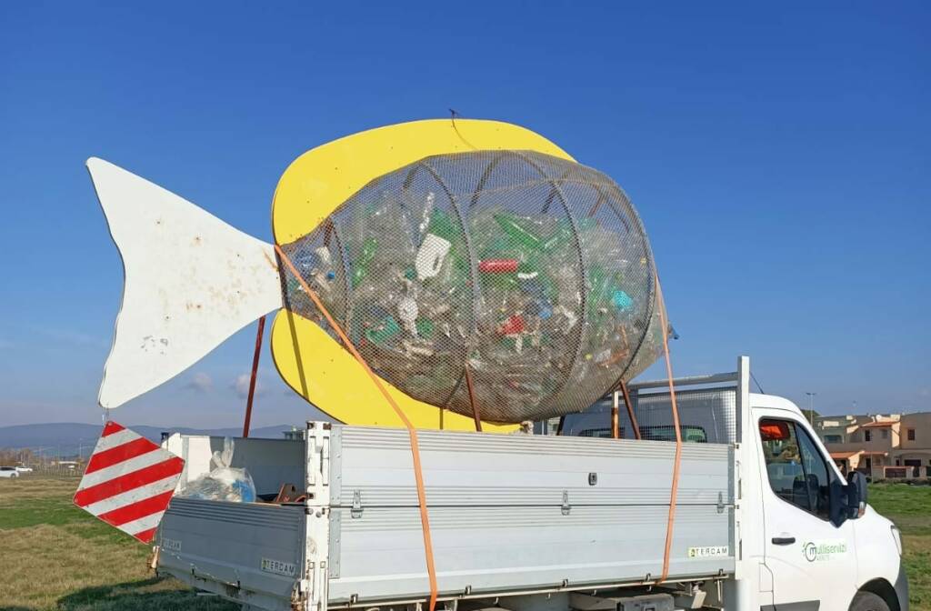 Pesce “mangia-plastica” a Campo di Mare, iniziate le operazioni di manutenzione