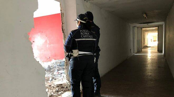 Occupazione abusiva ad Acilia: sgomberato alloggio in via Marocchetti