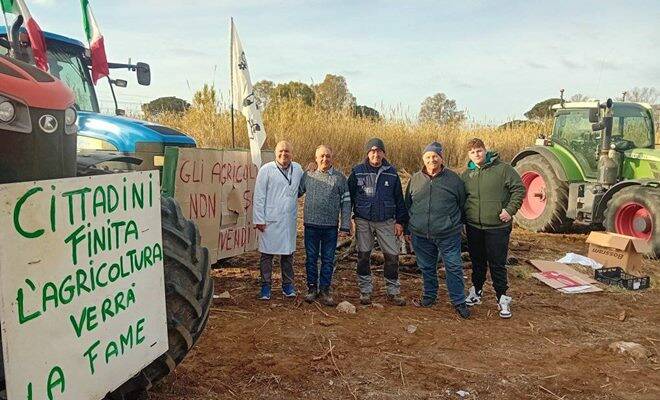 Protesta agricoltori Farmacia Salvo D'Acquisto