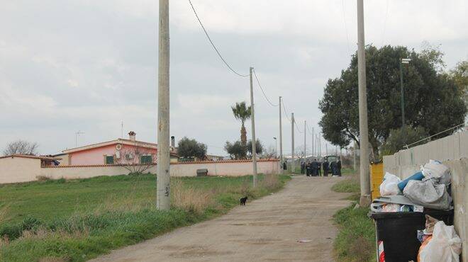 Ardea, carabinieri e vigili alle Salzare: sopralluogo alle discariche abusive