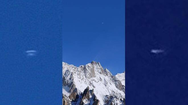 Ufo a Courmayeur: due foto dello stesso fenomeno anomalo sono meglio di una?