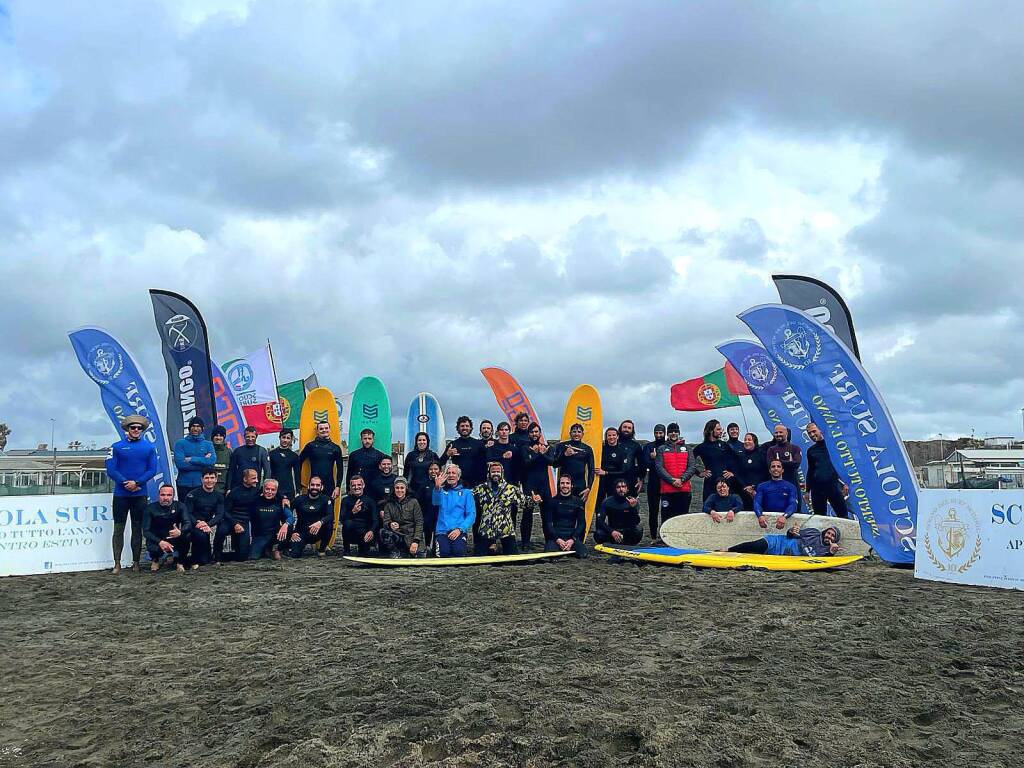 A Fregene una full immersion di surf, Feola: “Complimenti alla scuola Sogno del surf per l’evento”