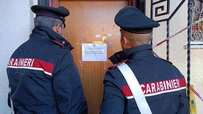 Occupano abusivamente un alloggio Ater a Latina: scoperti dai carabinieri