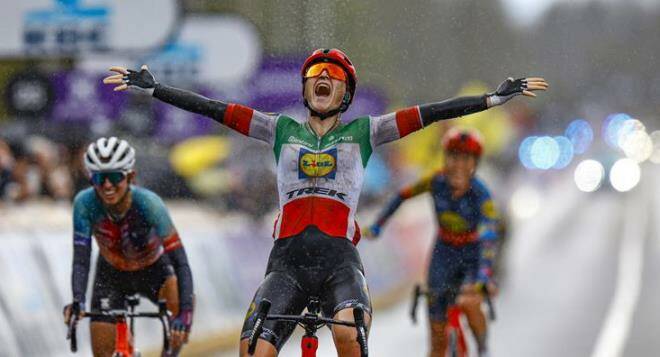 Ciclismo, impresa di Elisa Longo Borghini: l’Azzurra vince il Giro delle Fiandre