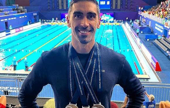 Nuoto Master, Magnini conquista tre ori storici ai Mondiali: “Grazie Doha e grazie al mio Team”