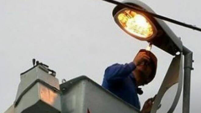 Manutenzione degli impianti di illuminazione su viale di Focene: istituita viabilità provvisoria