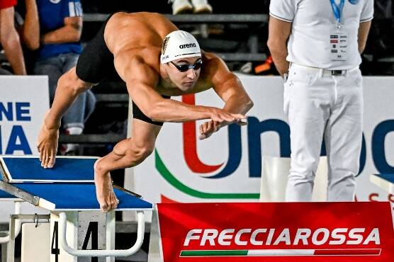 Assoluti di Nuoto, Angiolini e Deplano alle Olimpiadi: con l’oro italiano si preparano per Parigi