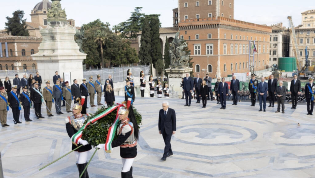 25 Aprile: l'omaggio di Mattarella all'Altare della Patria