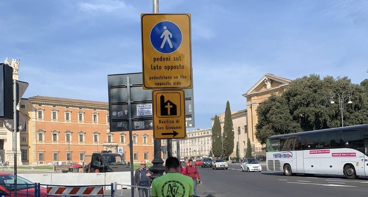 Percorsi pedonali e segnaletica in inglese: il punto sui lavori a San Giovanni in Laterano