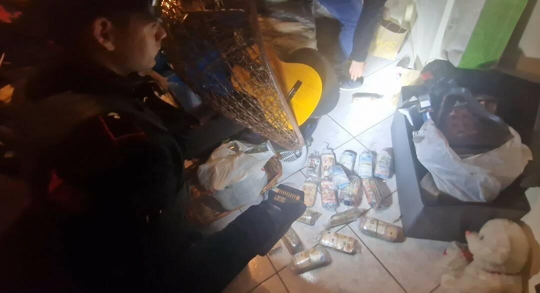 Blitz antidroga dei carabinieri tra Fondi e Caltagirone: 13 arresti