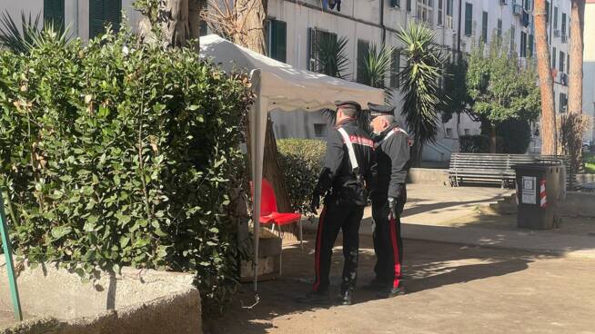 Roma, guardia giurata “arrotonda lo stipendio” spacciando: arrestato 39enne