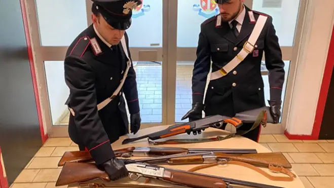 Pistole e fucili incustoditi: serrati controlli dei carabinieri sulla detenzione di armi
