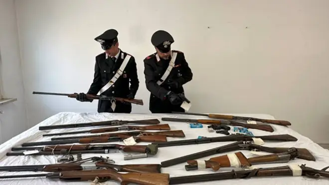 Pistole e fucili incustoditi: serrati controlli dei carabinieri sulla detenzione di armi