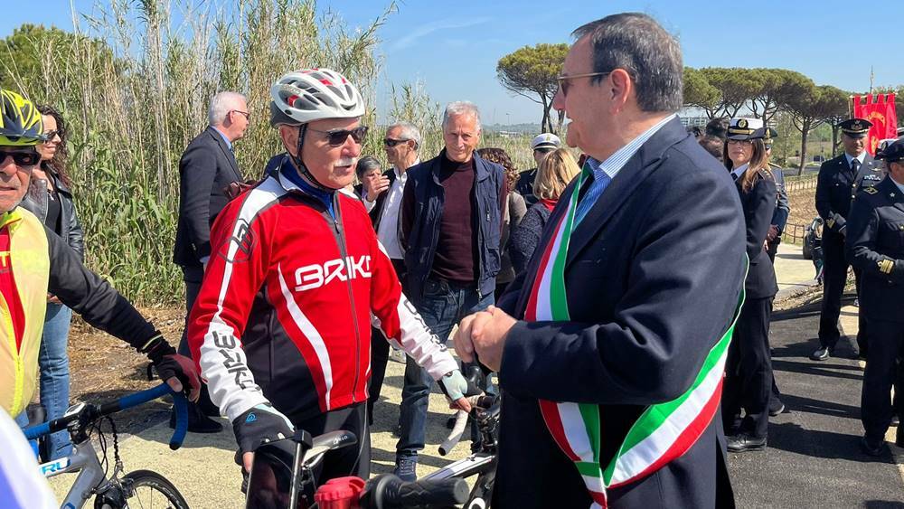 Ciclovia Tirrenica a Fiumicino, inaugurata la pista lungo l’argine del Tevere