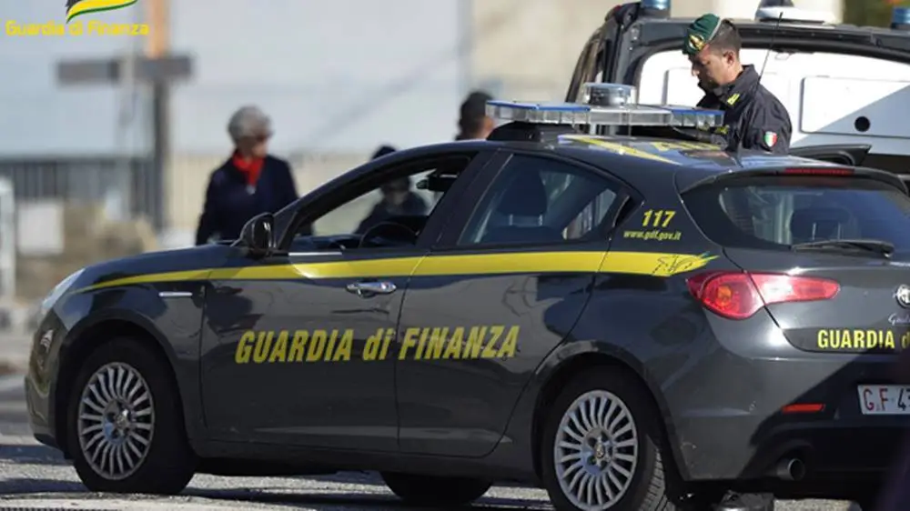 Roma, la Guardia di Finanza dona ai Vigili del Fuoco oltre 3.500 litri di gasolio sequestrati