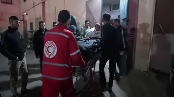 La Croce Rossa: “Raid israeliano su una tendopoli a Rafah, almeno 25 morti”
