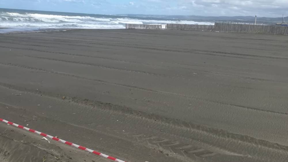 Cerveteri si prepara all’estate: al via la pulizia straordinaria delle spiagge di Campo di Mare