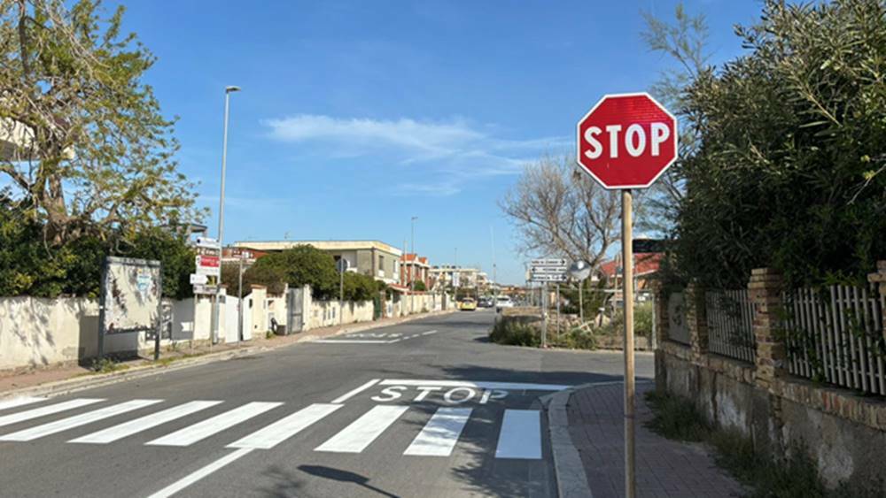 Lavori in corso: nuove strisce pedonali al fortino di viale di Focene”