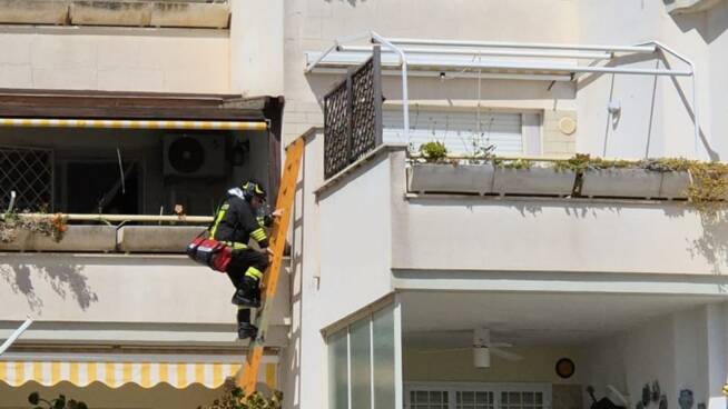 Santa Marinella, cadono in casa e restano immobilizzati: coppia di anziani salvata dai pompieri