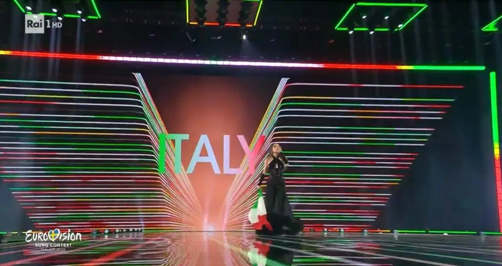 Eurovision 2024: la sfilata di Angelina Mango – VIDEO
