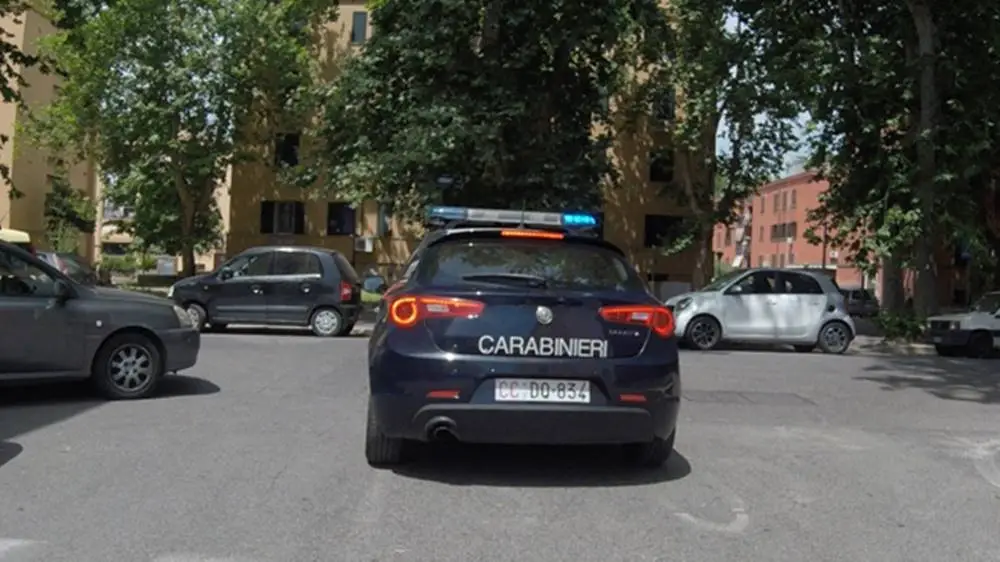 Roma, “Datemi i soldi” poi prende a calci e pugni i genitori: arrestato 23enne