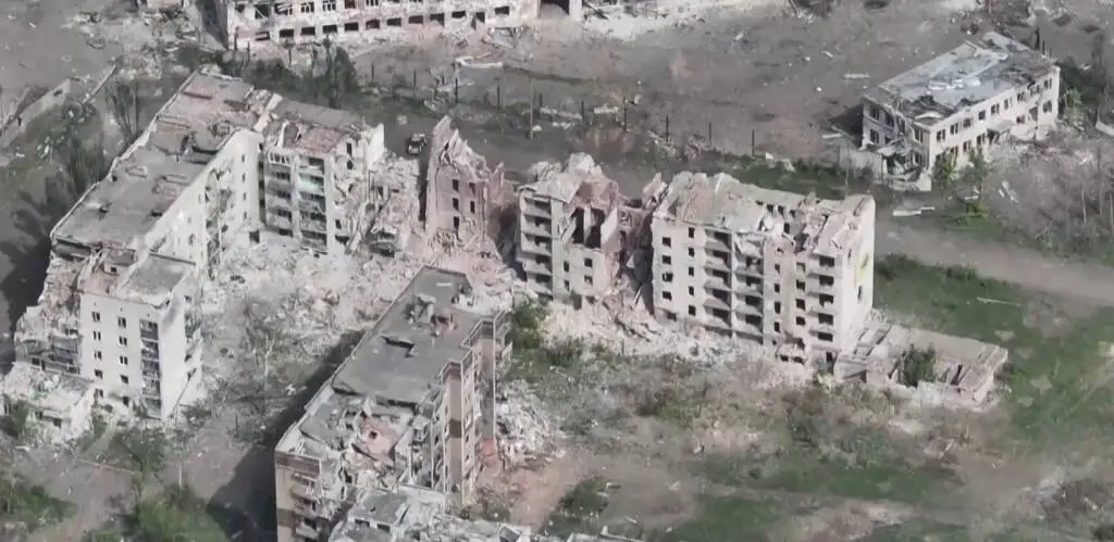 Orrore in Ucraina: “Carbonizzata Chasiv Yar: è la tattica russa della terra bruciata”