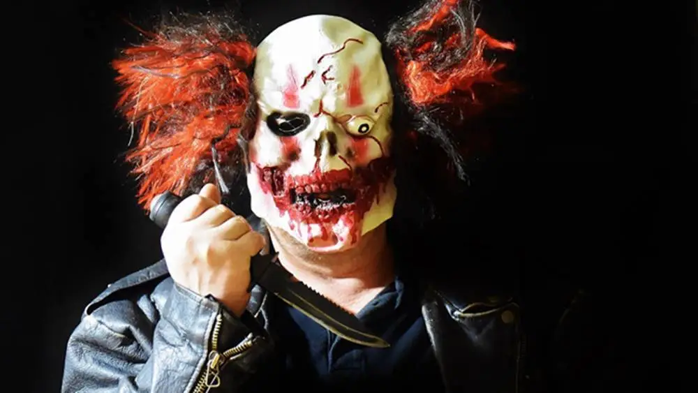 Follia “horror” a Roma: mascherato da clown rapina un tassista