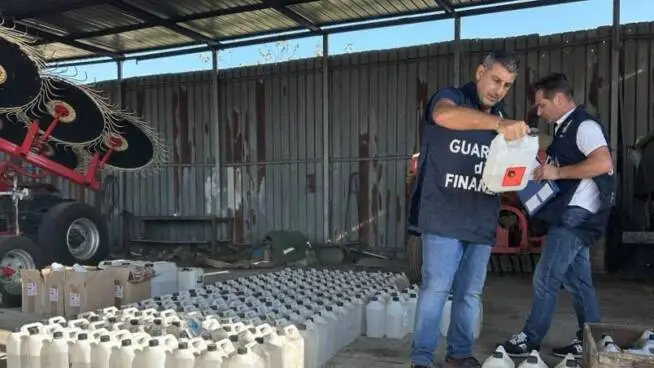 Latina, oltre 100 litri di cocaina liquida nascosti in un casolare: scatta il sequestro