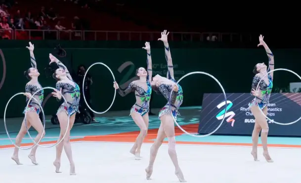 Europei di Ritmica, le Farfalle conquistano l’oro nei 5 cerchi: fanno bis di medaglie