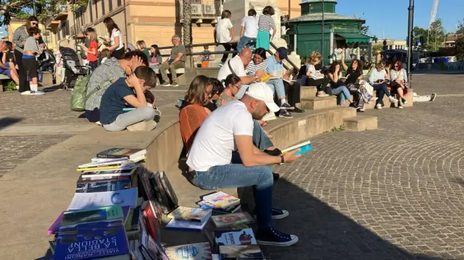 Fiumicino, un flash mob diffuso per promuovere la lettura