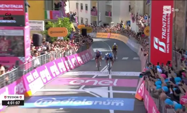Giro d’Italia 2024, a Rapolano Terme vince lo spagnolo Sanchez. Pogacar mantiene la maglia rosa