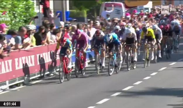 Giro d’Italia 2024, Tim Merlier vince allo sprint al traguardo di Padova