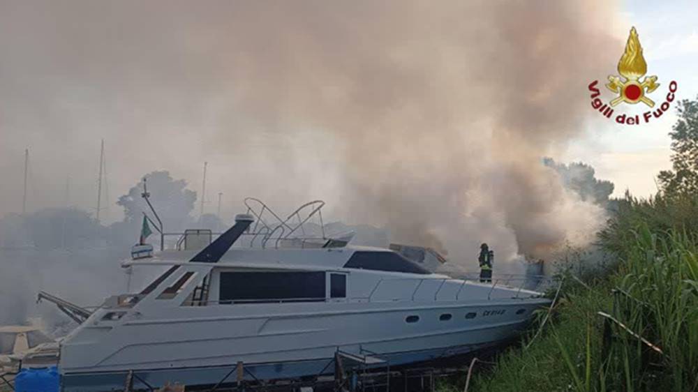 Incendio cantiere nautico Fiumicino