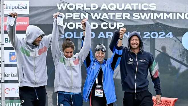 Coppa del Mondo di Nuoto di Fondo, l’Italia della 4×1500 vince la gara a Golfo Aranci