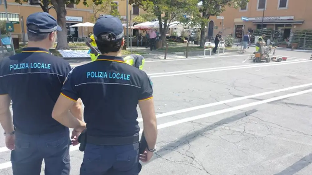 Cambia la viabilità in piazza Aldo Moro a Cerveteri: in corso i lavori per la nuova segnaletica