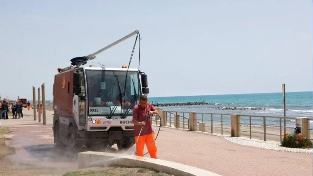 “Pronto Mare”: il progetto per ripristinare il decoro sulle spiagge di Ostia (e non solo)