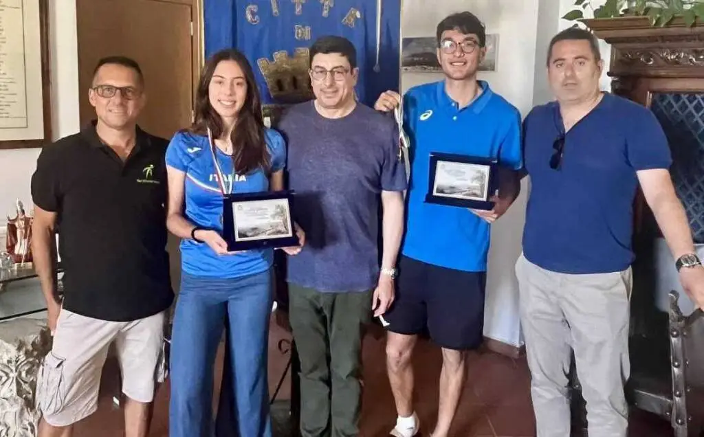 Atletica, il Sindaco di Formia premia Nicolò Cannavale e Claudia Tessitore al Palazzo Comunale