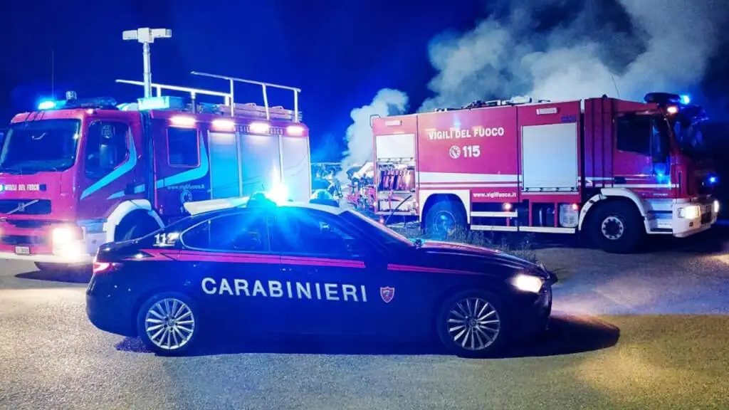 Circeo, incendio nella notte: in fiamme 8 camion dei rifiuti