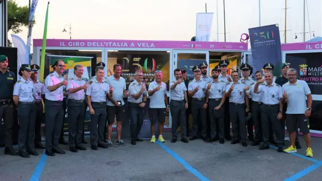 Nastro Rosa Tour di Vela, terminata la tappa di Gaeta: traguardo alla Scuola Nautica delle Fiamme Gialle