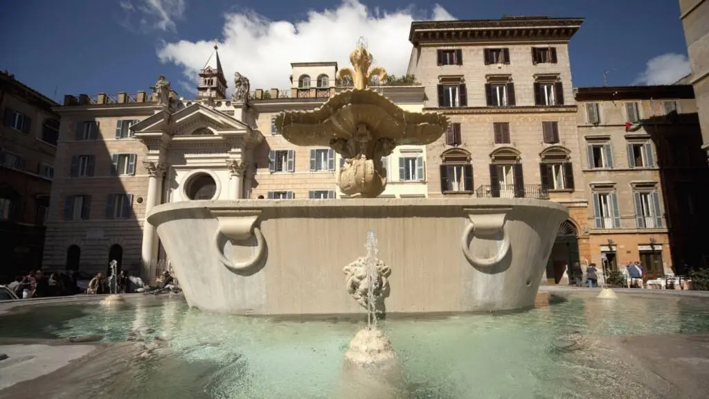 Restauro delle fontane di piazza Farnese, Gualtieri: “I cantieri vanno avanti senza sosta”