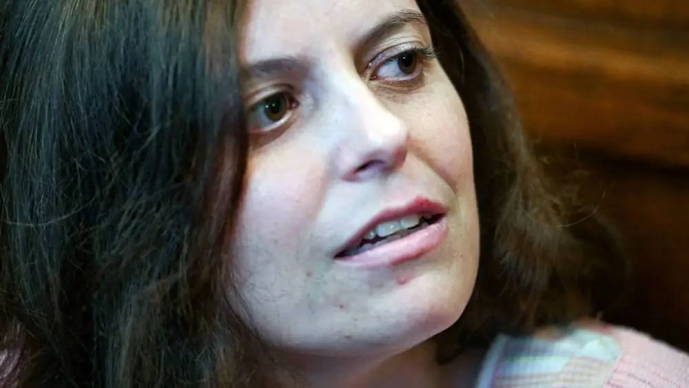 Ilaria Salis è libera: tolto il braccialetto elettronico, può tornare in Italia